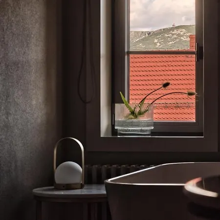 Jaskolka Dom I شكلارسكا بوريبا